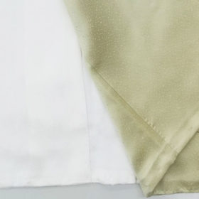緑色の色留袖の裾の比翼
